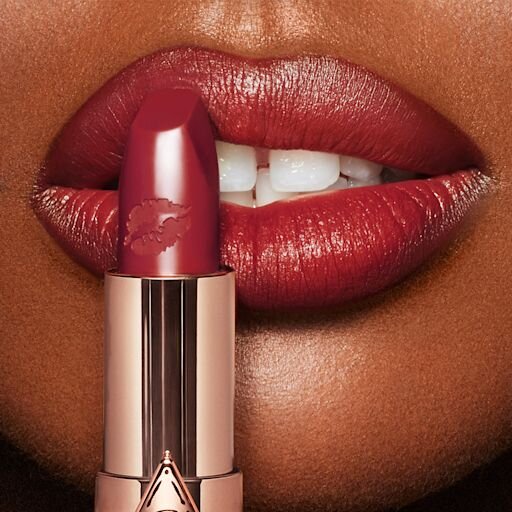 HOT LIPS 2 VIVA LA VERGARA