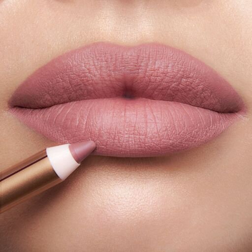 JUICY, PLUMPER-LOOKING LIPS KIT Lip Kit
